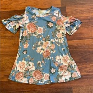 SUPER SOFT cold shoulder top